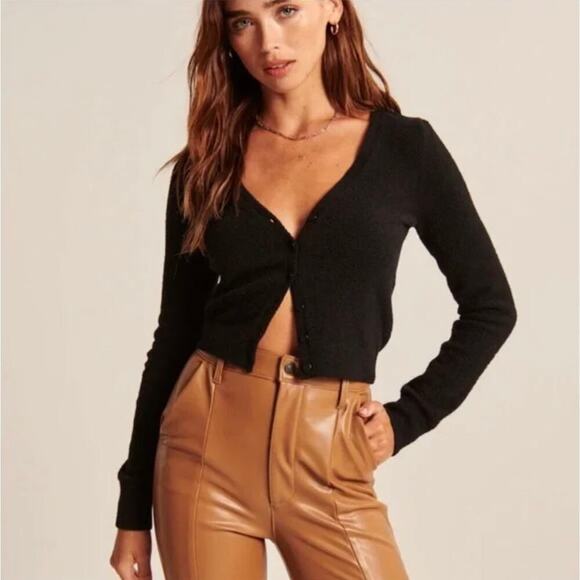 Abercrombie Soft A&F Dreamlush Slim Short Cardigan Sweater Black Size XS Cropped - Picture 1 of 7